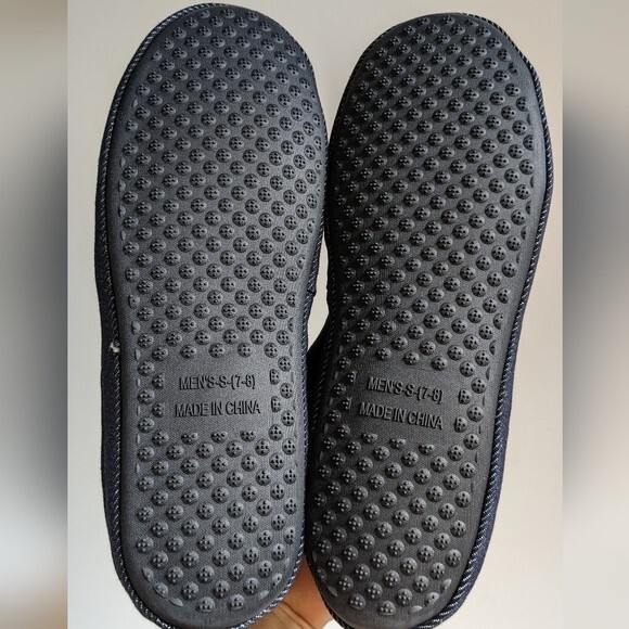 True Religion Navy Red Slip on Fleece Lined Slippers Men's size 7-8 - Picture 7 of 7
